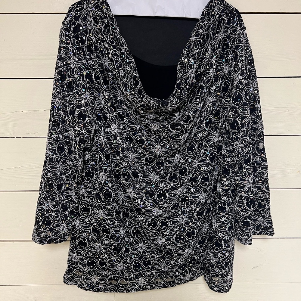 Cato Black and White Ruched 3/4 Sleeve Top